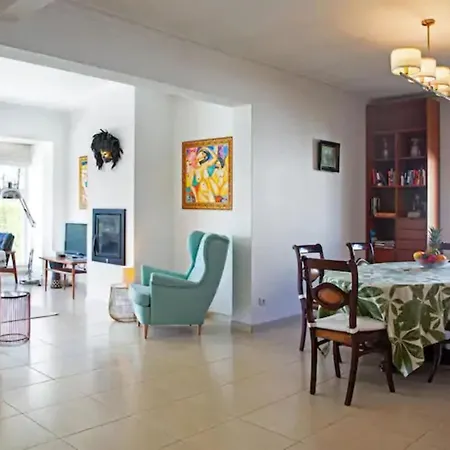 Fig Tree Family House With 4 Bedrooms