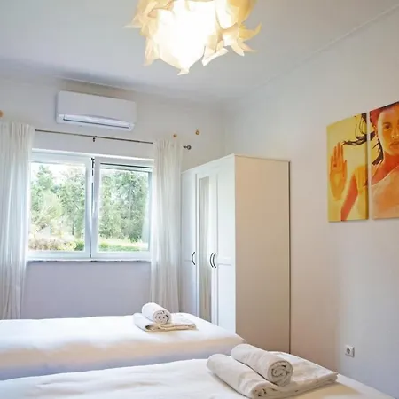 Fig Tree Family House With 4 Bedrooms Holiday home Lisbon