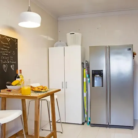 Fig Tree Family House With 4 Bedrooms Semesterbostad