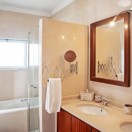 Fig Tree Family House With 4 Bedrooms Semesterbostad *