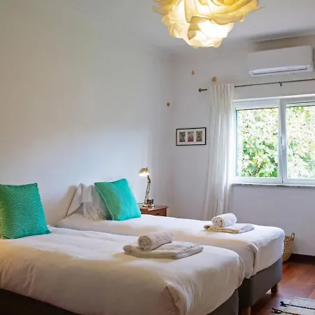 Dom wakacyjny Fig Tree Family House With 4 Bedrooms *