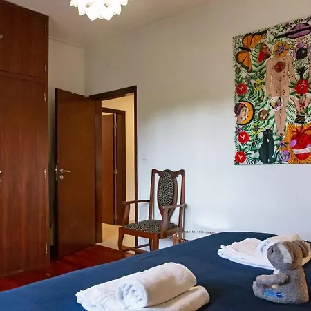 Dom wakacyjny Fig Tree Family House With 4 Bedrooms Lizbona